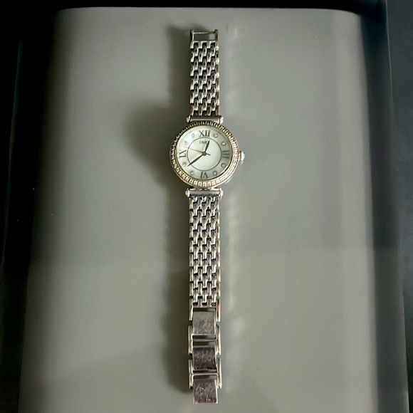 DMQ SilverTone Pave Bezel Round Dial Bling Ladies Watch - Picture 5 of 16